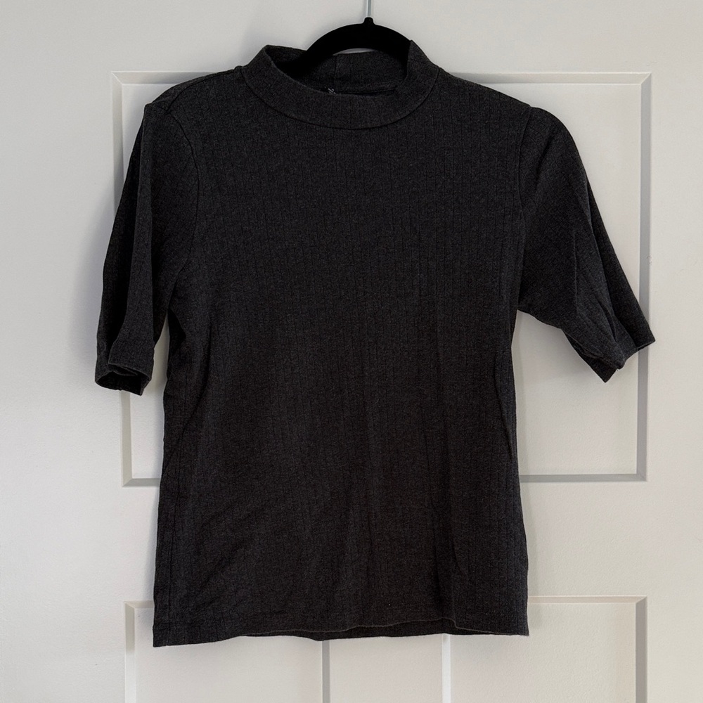 Uniqlo Grey Ribbed Stretch Crew Neck Top – Size M – 1/2 Sleeve